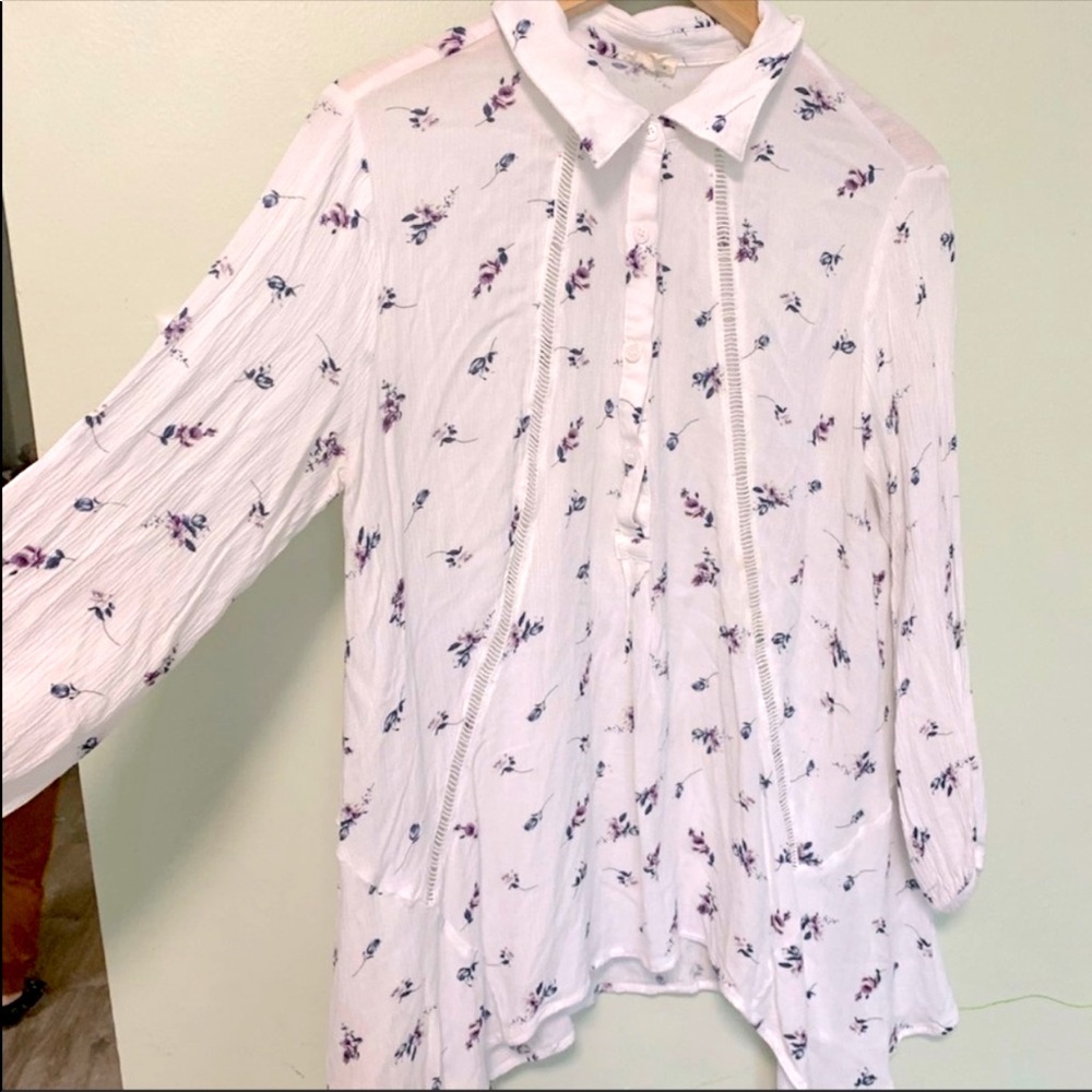 En Creme Flower Top